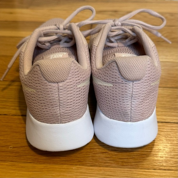 Nike Tanjun Sneakers - Beige, women’s size 7 - Picture 3 of 5